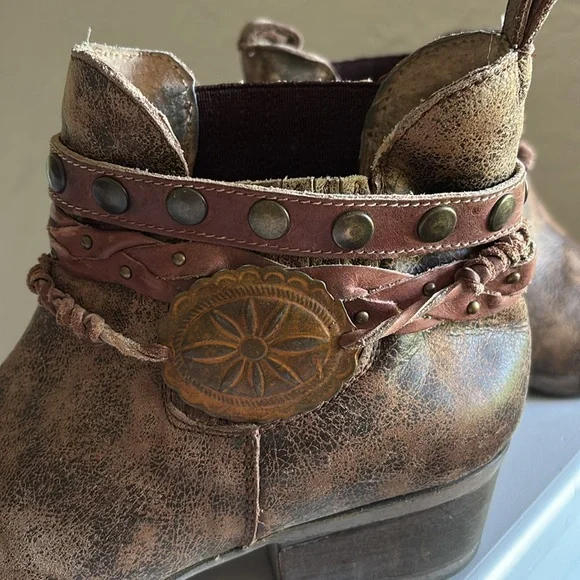 Circle G by Corral Studded Concho Ankle Boots Q5003 Brown Size 8.5 - Picture 12 of 12